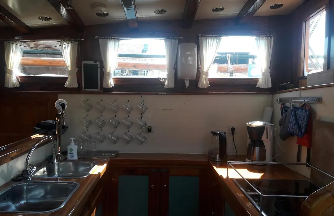 tjalkjacht pelikaan enkhuizen-1